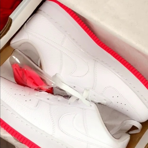nike air force one white and pink